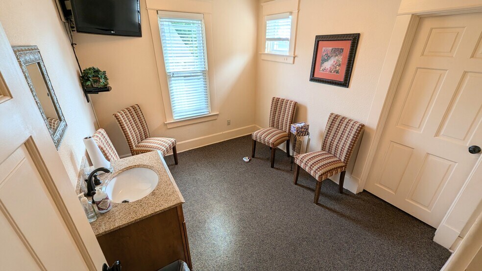 More Photos Of 607 Lincolnway W, Mishawaka Office Residential For Lease