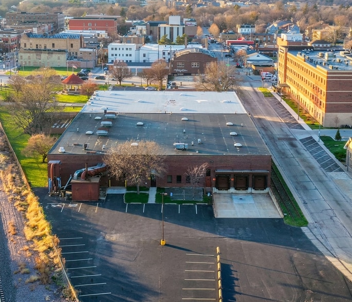 Primary Photo Of 436 E Locust St, Dekalb Manufacturing For Lease