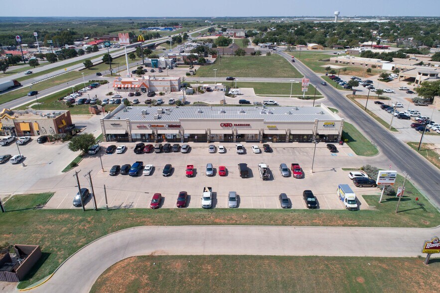 More Photos Of 309 NE Georgia Ave, Sweetwater Storefront Retail Office For Lease