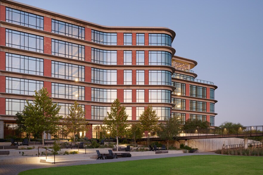 More Photos Of 1017 Springdale Rd, Austin Unknown For Lease