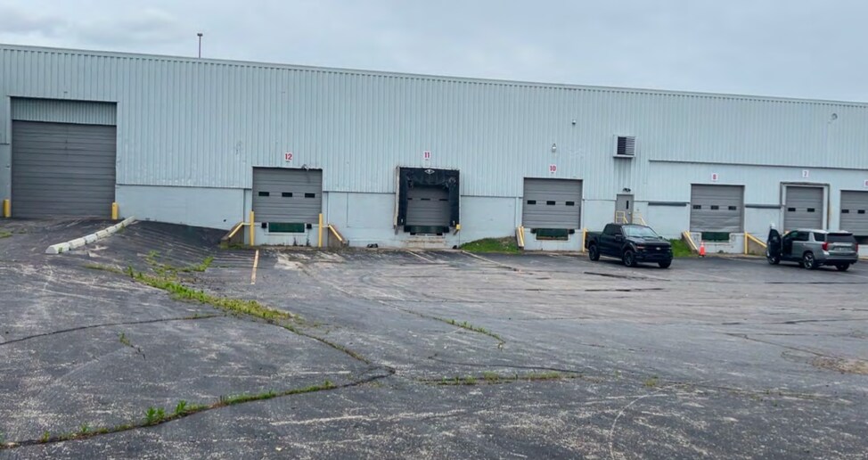 More Photos Of 10333-10335 Wayne Ave, Cincinnati Manufacturing For Lease
