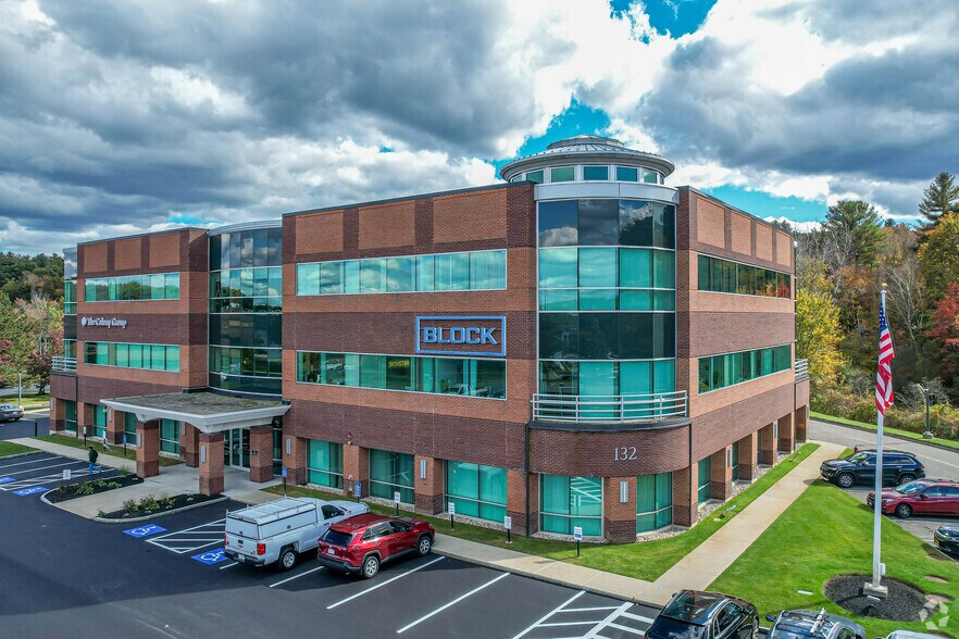 More Photos Of 132 Turnpike Rd, Southborough Office For Lease