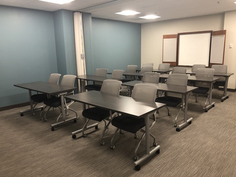 More Photos Of 2300 Barrington Rd, Hoffman Estates Coworking Space
