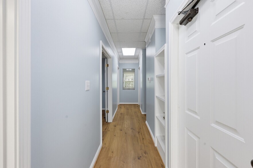 More Photos Of 531 Darby Creek Rd, Lexington Office For Lease