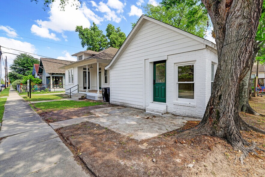 More Photos Of 3415 White Oak Dr, Houston Storefront Retail Office For Lease