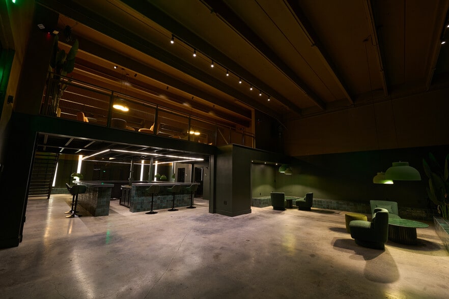 More Photos Of 297-299 NW 23rd St, Miami Bar For Lease