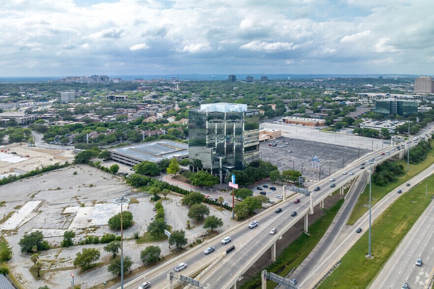 More Photos Of 7550 W Interstate 10, San Antonio Office For Lease