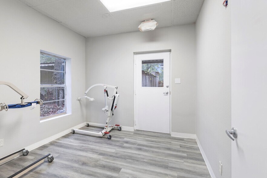 More Photos Of 1102 Callahan Ave, Conroe Office For Sale