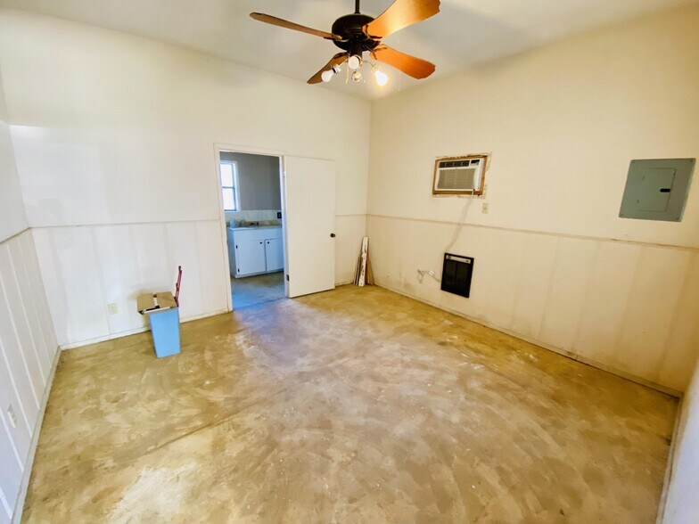 More Photos Of 1014 W County Line Rd, New Braunfels Office Residential For Sale