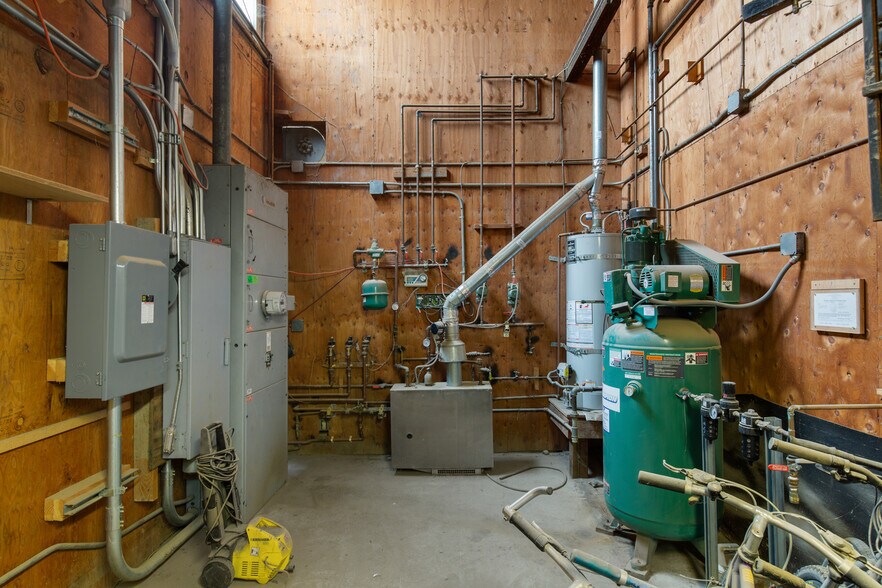 More Photos Of 2534 Magnolia St, Oakland Manufacturing For Sale