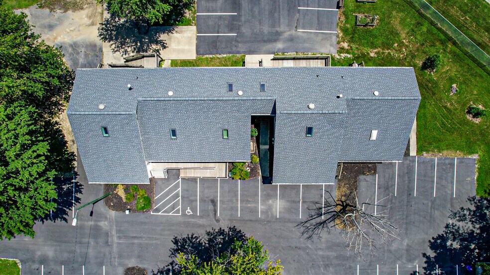 Primary Photo Of 5030 Hendersonville Rd, Fletcher Office For Sale