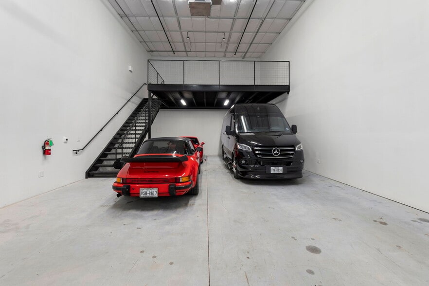 More Photos Of 7231 Stonewall Bnd, San Antonio Self Storage For Sale
