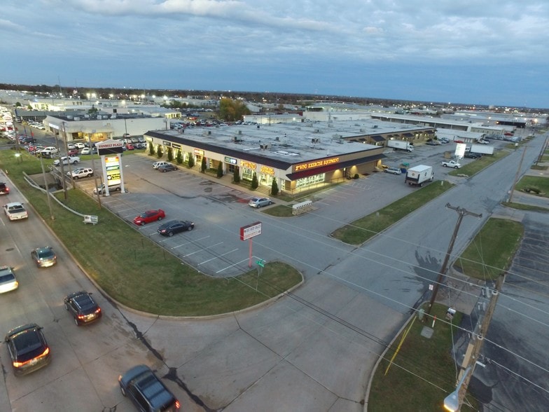 More Photos Of 4343 S Memorial Dr, Tulsa General Retail For Lease