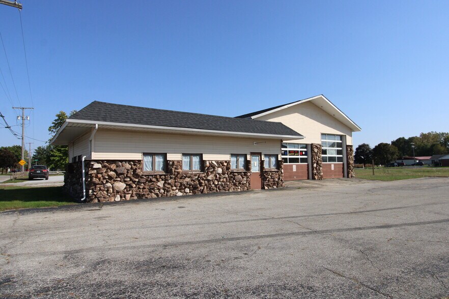 More Photos Of 1308 S Heaton St, Knox Auto Repair For Sale