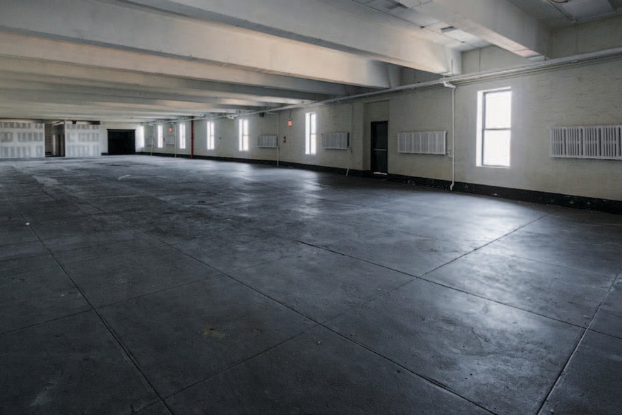 More Photos Of 305 E 182nd St, Bronx Light Manufacturing For Sale