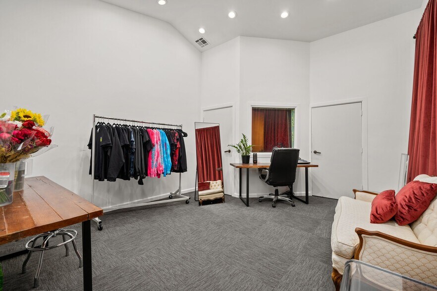 More Photos Of 5250 Vineland Ave, North Hollywood Loft Creative Space For Lease