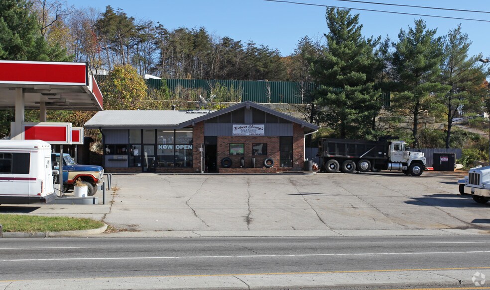 More Photos Of 2780 Lee Hwy, Troutville Service Station For Sale