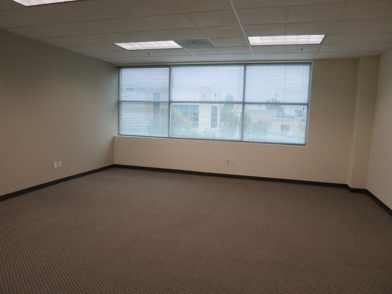 More Photos Of 2972 Columbia St, Torrance Warehouse For Lease