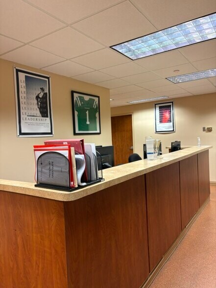 More Photos Of 2501 Cumberland Dr, Valparaiso Medical For Sale
