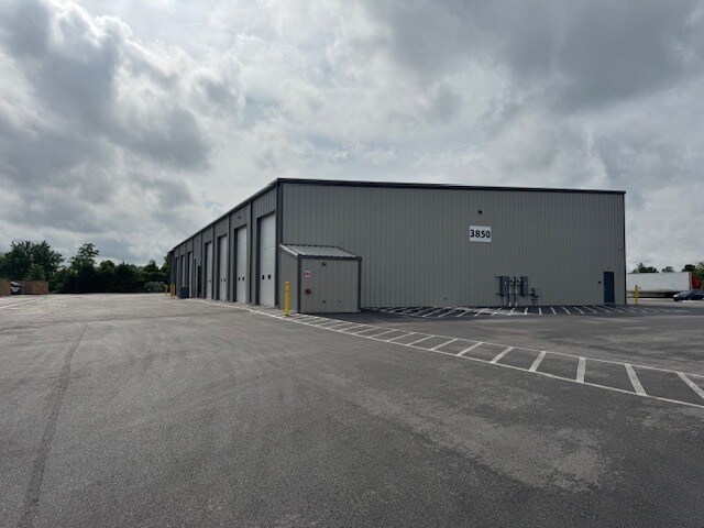 More Photos Of 3850 S Honeysuckle Ln, Rogers Warehouse For Sale