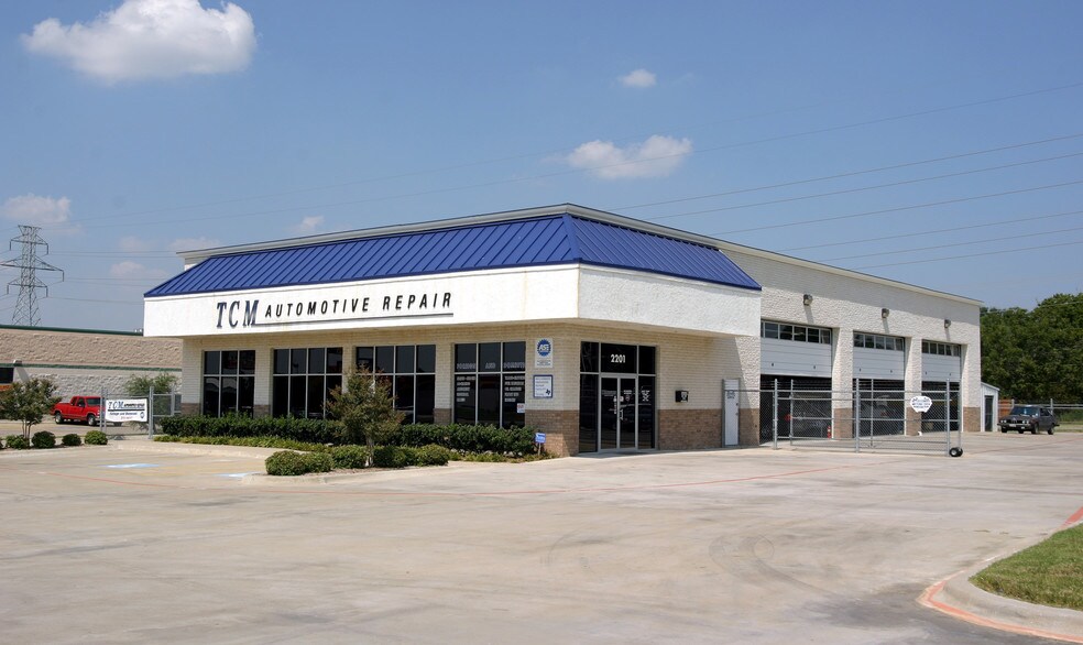 Primary Photo Of 2201 W Pioneer Pky, Pantego Auto Repair For Sale