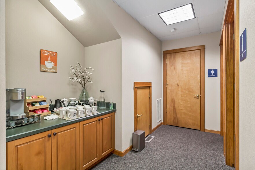 More Photos Of 796 SW Bradbury Way, Bend Office For Lease