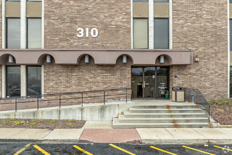 More Photos Of 310 N Hammes Ave, Joliet Medical For Lease