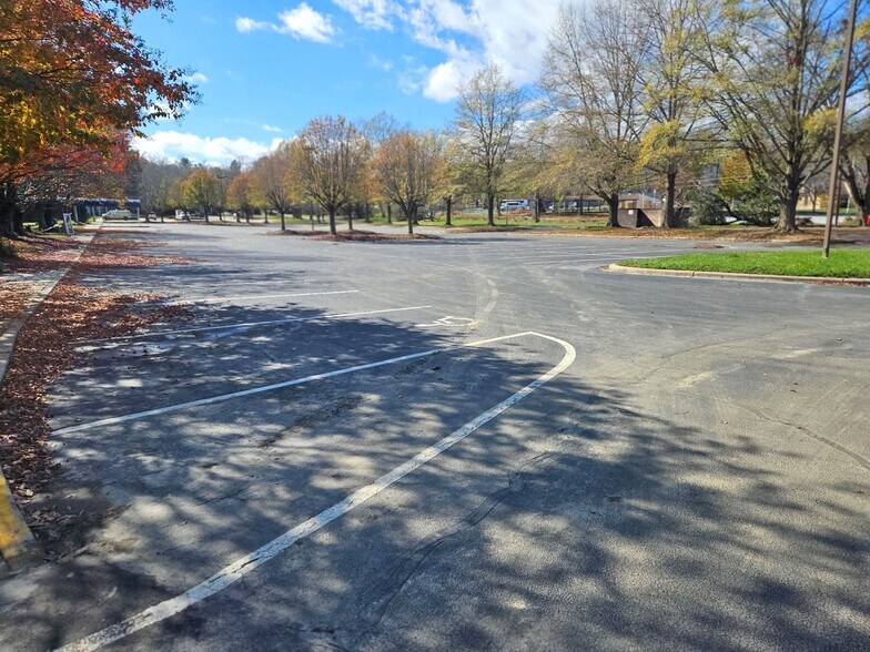 More Photos Of 800 Beverly Hanks Ctr, Hendersonville Medical For Lease