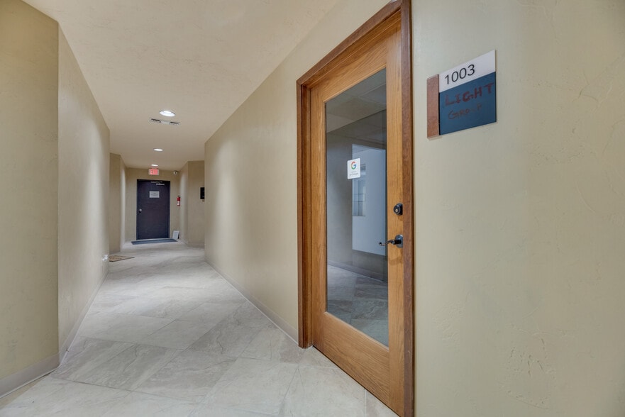 More Photos Of 726 Dalworth St, Grand Prairie Office For Sale