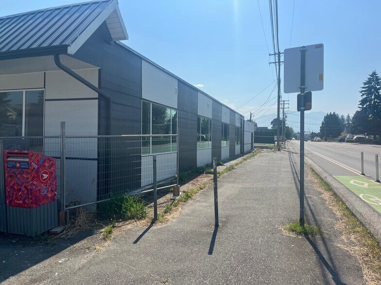More Photos Of 46604 First Ave, Chilliwack Convenience Store For Lease