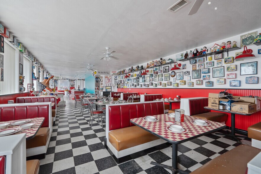 More Photos Of 9681 US 20, Cassville Restaurant For Sale