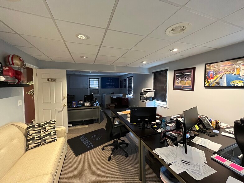 More Photos Of 1789 E Jericho Tpke, Huntington Medical For Lease