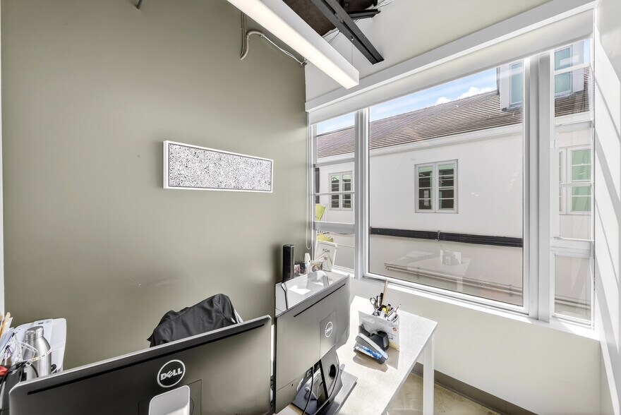 More Photos Of 7630 Biscayne Blvd, Miami Office For Lease