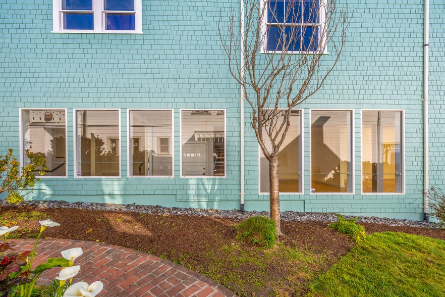 More Photos Of 45094 Main St, Mendocino General Retail For Sale