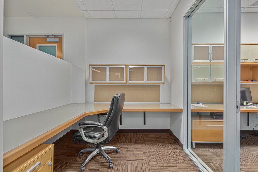 More Photos Of 4650 E Cotton Center Blvd, Phoenix Office For Lease