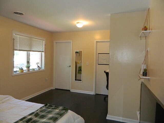 More Photos Of 1046 Terrace Dr, Marion Flex For Sale