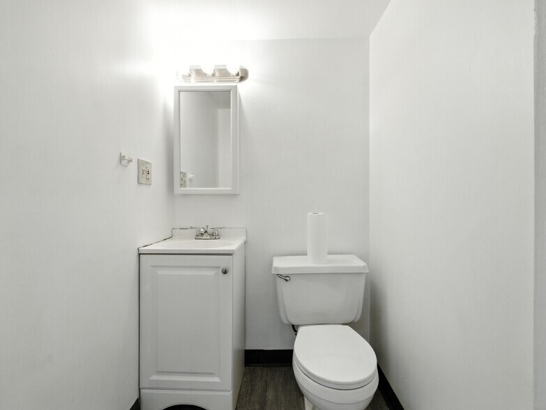 More Photos Of 6-8 Thorne St, Jersey City General Retail For Sale