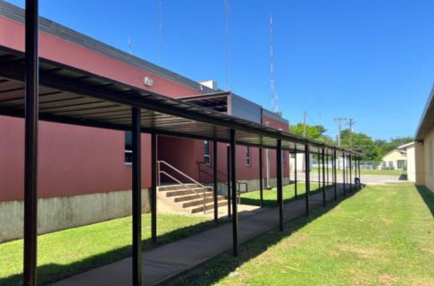 More Photos Of 700 Bennett St, Cedar Hill Schools For Sale