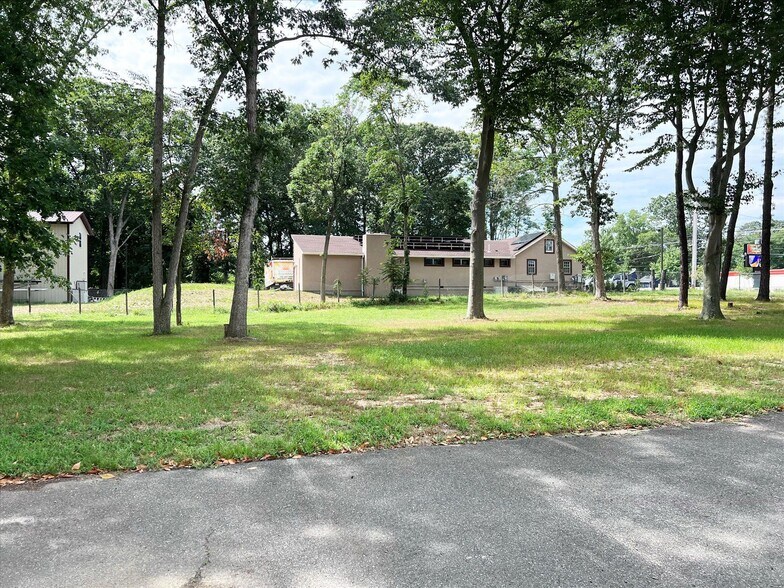 More Photos Of 1035 US Highway 9, Howell Storefront Retail Office For Lease