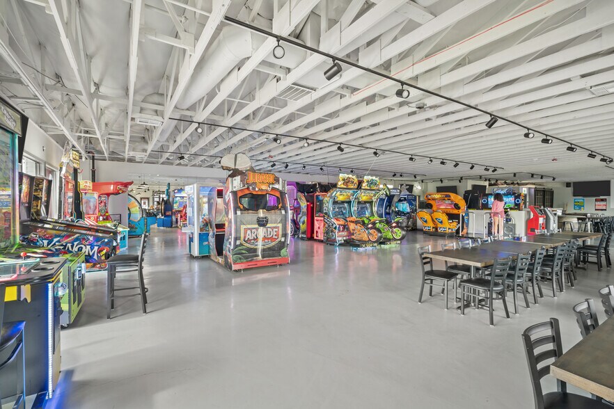 More Photos Of 2425 25th St SE, Salem General Retail For Sale