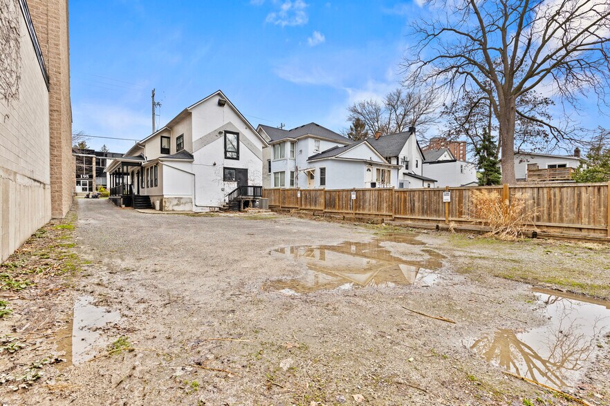 More Photos Of 196 King St, St Catharines Office For Sale