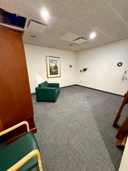 More Photos Of 3900 Southpark Dr, Tyler Office For Sale