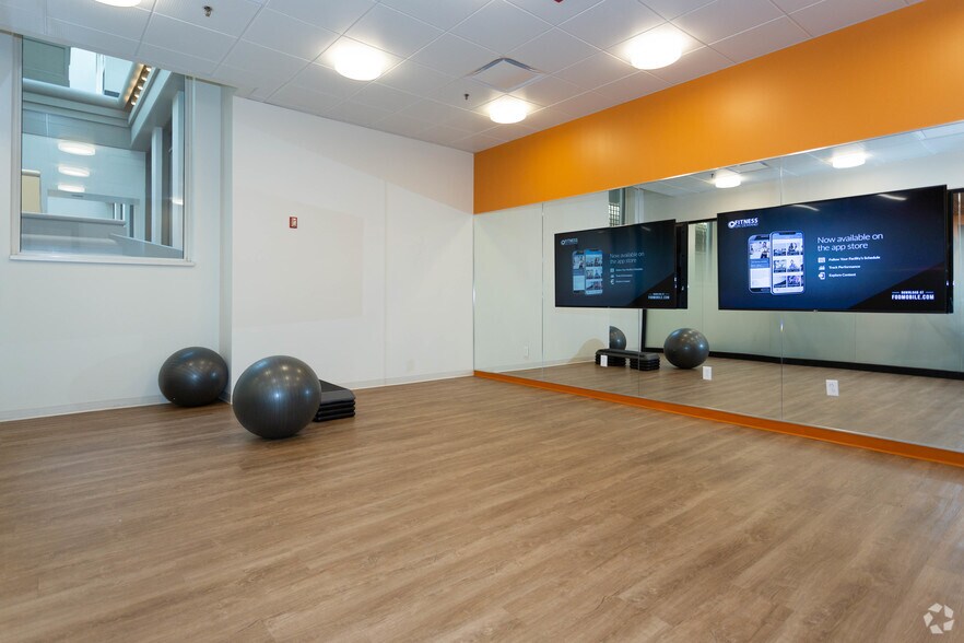 More Photos Of 100 Penn Sq E, Philadelphia Office For Lease