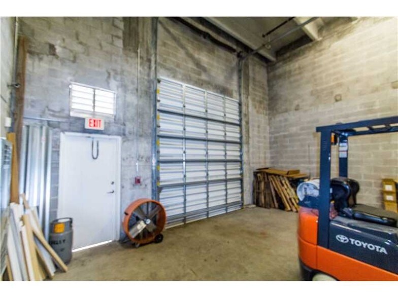 More Photos Of 11379-11399 NW 122nd St, Medley Warehouse For Sale
