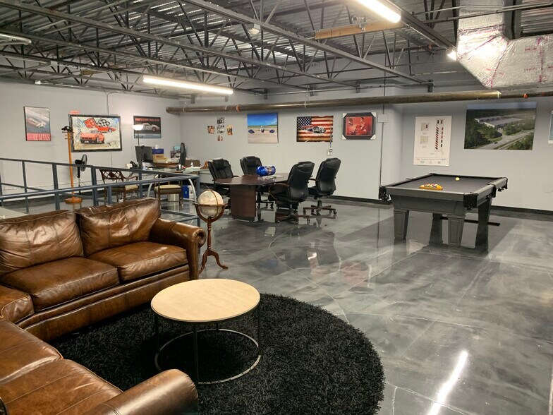 More Photos Of 14930 Corporate Rd S, Jupiter Warehouse For Sale