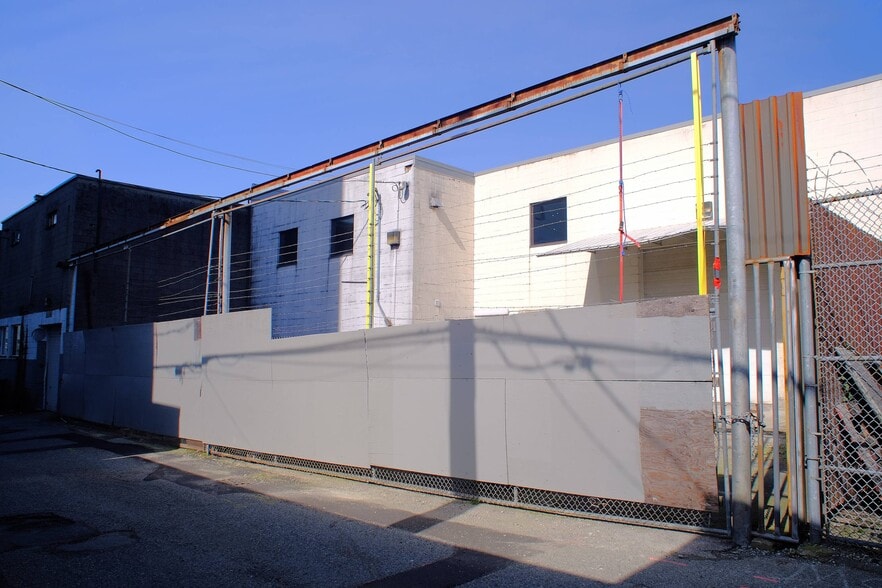 More Photos Of 1636 Pandora St, Vancouver Light Manufacturing For Sale