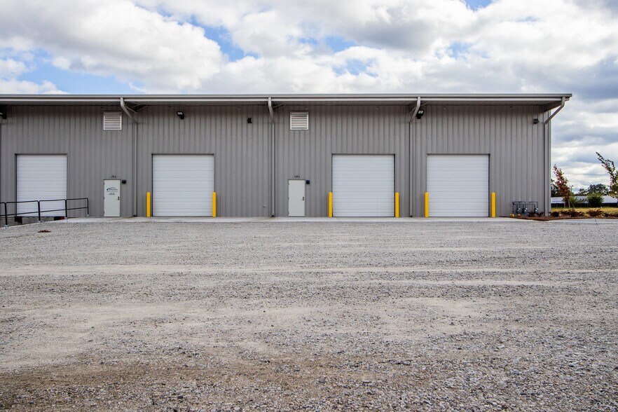 More Photos Of 181 Newland Rd, Columbia Warehouse For Lease