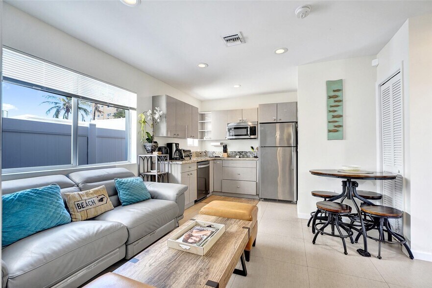 More Photos Of 322 Oklahoma St, Hollywood Multifamily For Sale
