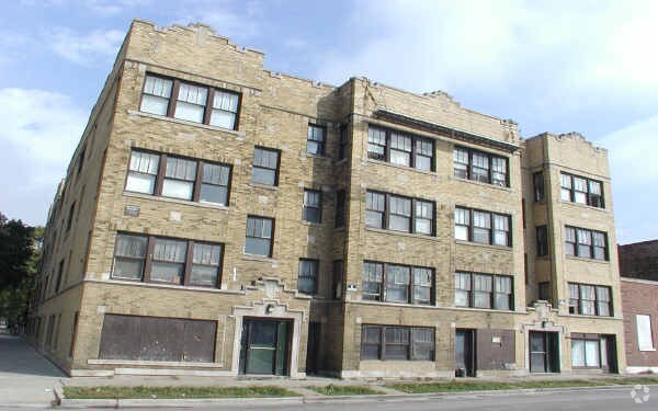 Primary Photo Of 818-824 W 71st St, Chicago Apartments For Sale