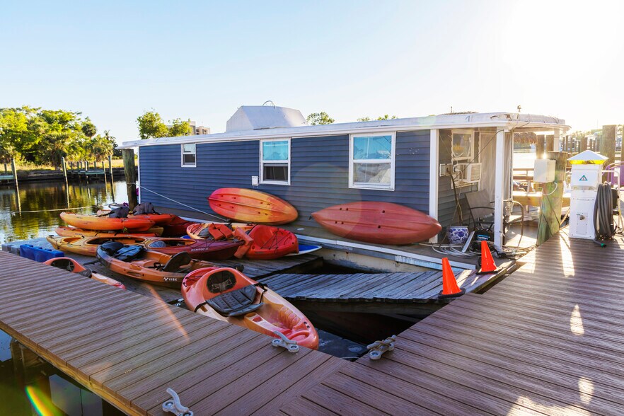 More Photos Of 3444 Marinatown Ln, North Fort Myers Unknown For Lease